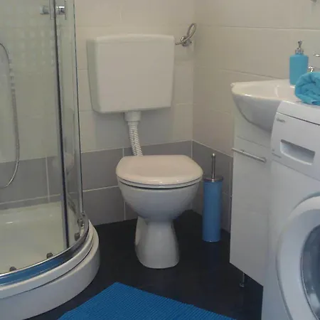 Angie アパート ザダル