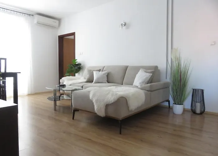 Angie Apartment *