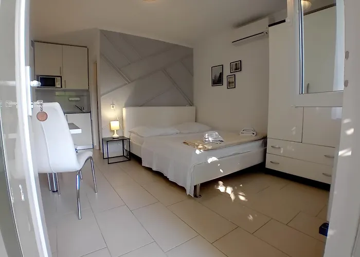 Angie Apartment *
