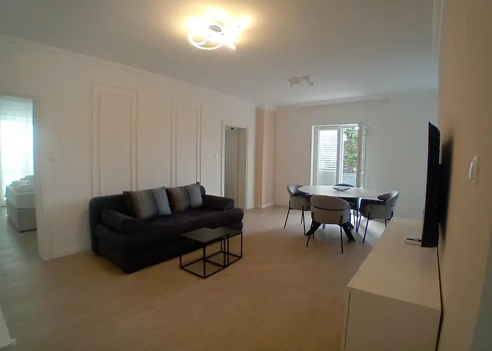 Angie Apartment *