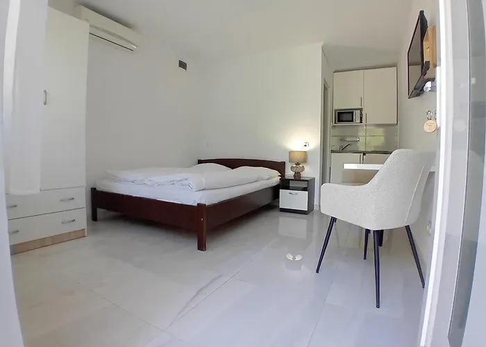 Angie Apartment *